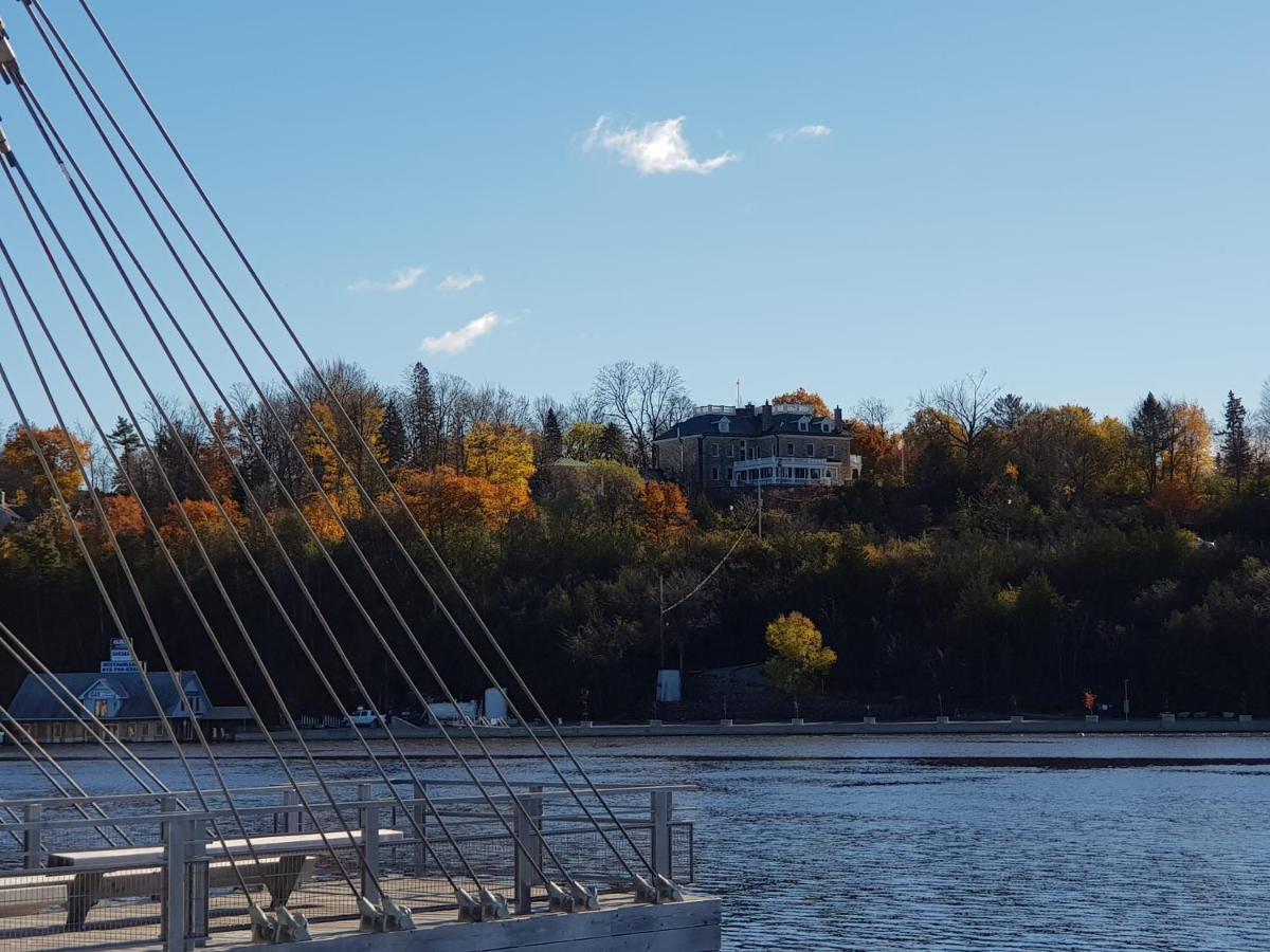 Kokomo Inn Bed And Breakfast Ottawa-Gatineau'S Only Tropical Riverfront B&B On The National Capital Cycling Pathway Route Verte #1 - For Adults Only - Chambre D'Hotes Tropical Aux Berges Des Outaouais Bnb #17542O Eksteriør billede