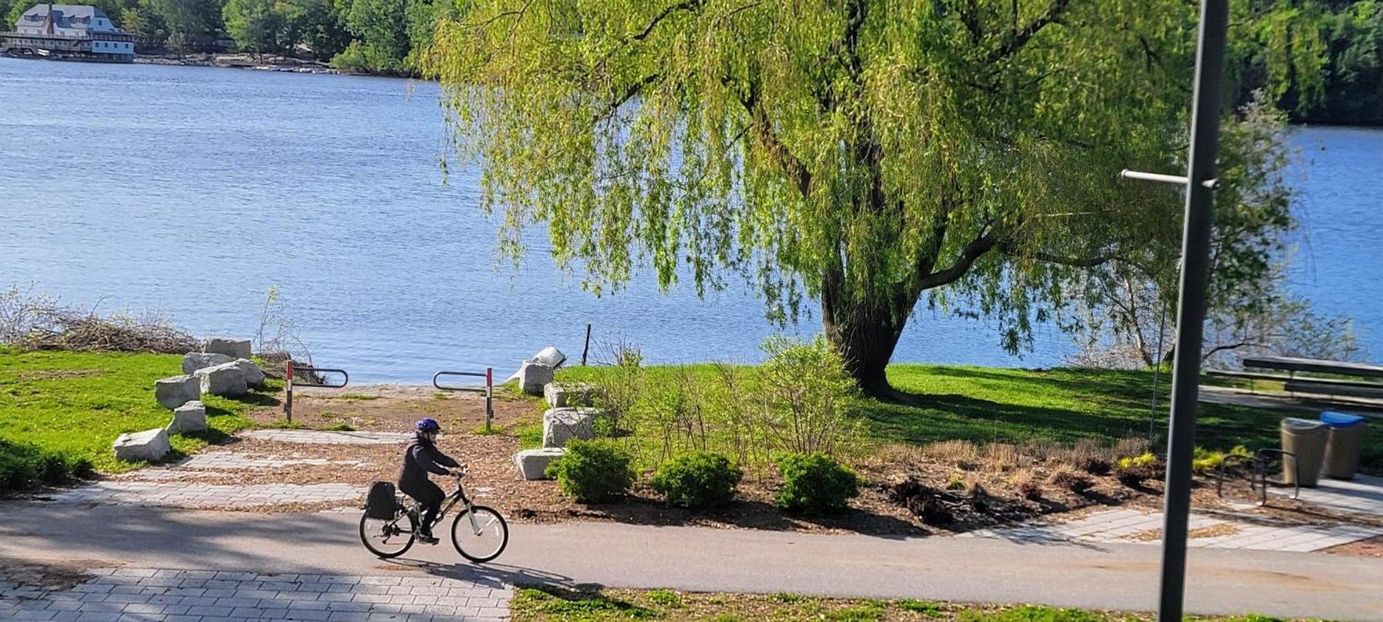 Kokomo Inn Bed And Breakfast Ottawa-Gatineau'S Only Tropical Riverfront B&B On The National Capital Cycling Pathway Route Verte #1 - For Adults Only - Chambre D'Hotes Tropical Aux Berges Des Outaouais Bnb #17542O Eksteriør billede