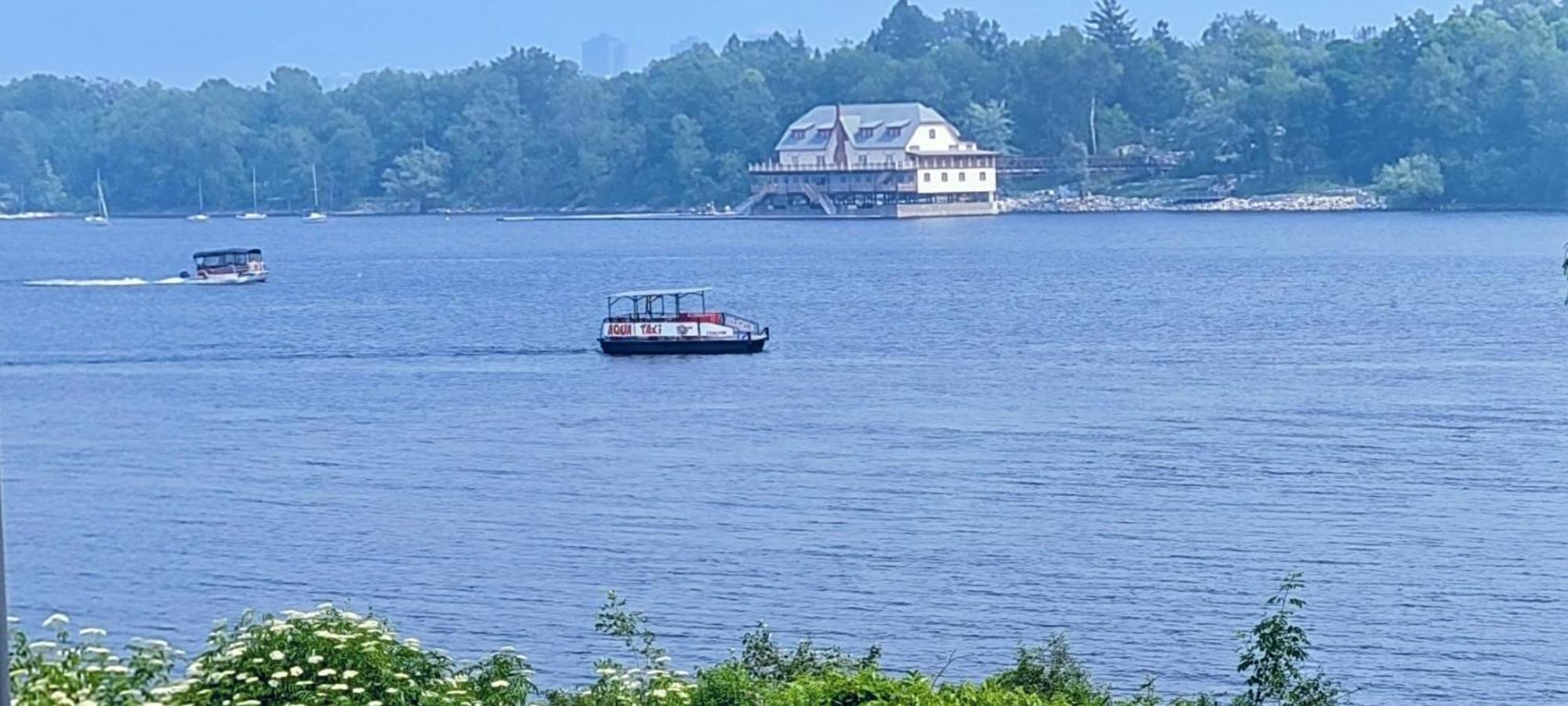 Kokomo Inn Bed And Breakfast Ottawa-Gatineau'S Only Tropical Riverfront B&B On The National Capital Cycling Pathway Route Verte #1 - For Adults Only - Chambre D'Hotes Tropical Aux Berges Des Outaouais Bnb #17542O Eksteriør billede