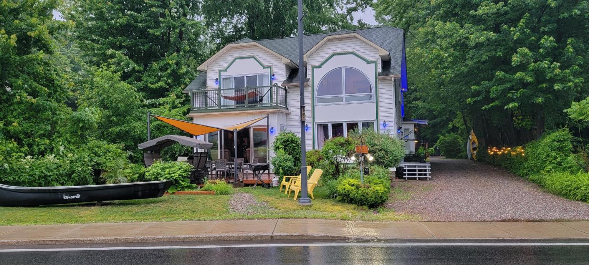 Kokomo Inn Bed And Breakfast Ottawa-Gatineau'S Only Tropical Riverfront B&B On The National Capital Cycling Pathway Route Verte #1 - For Adults Only - Chambre D'Hotes Tropical Aux Berges Des Outaouais Bnb #17542O Eksteriør billede