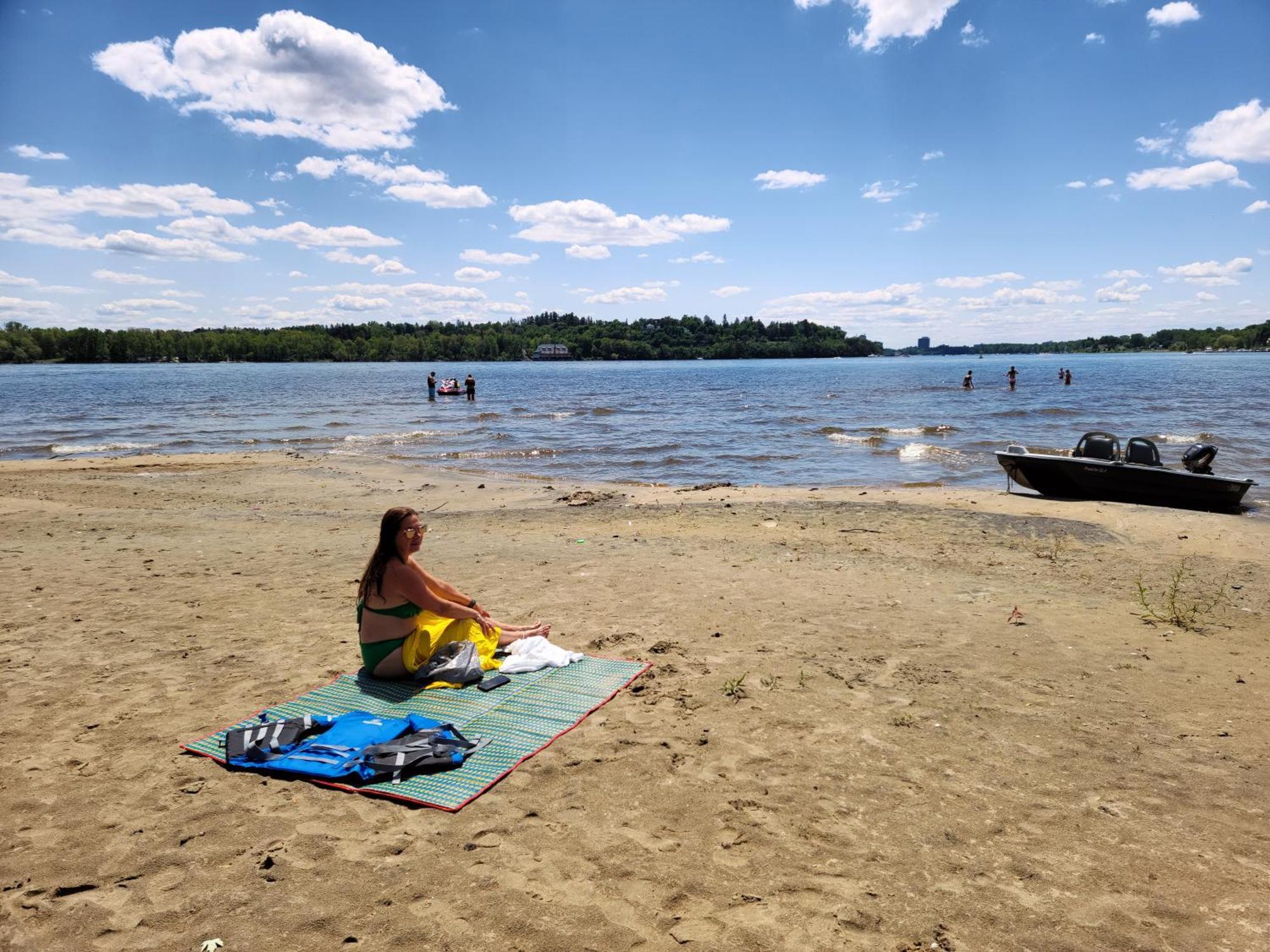 Kokomo Inn Bed And Breakfast Ottawa-Gatineau'S Only Tropical Riverfront B&B On The National Capital Cycling Pathway Route Verte #1 - For Adults Only - Chambre D'Hotes Tropical Aux Berges Des Outaouais Bnb #17542O Eksteriør billede