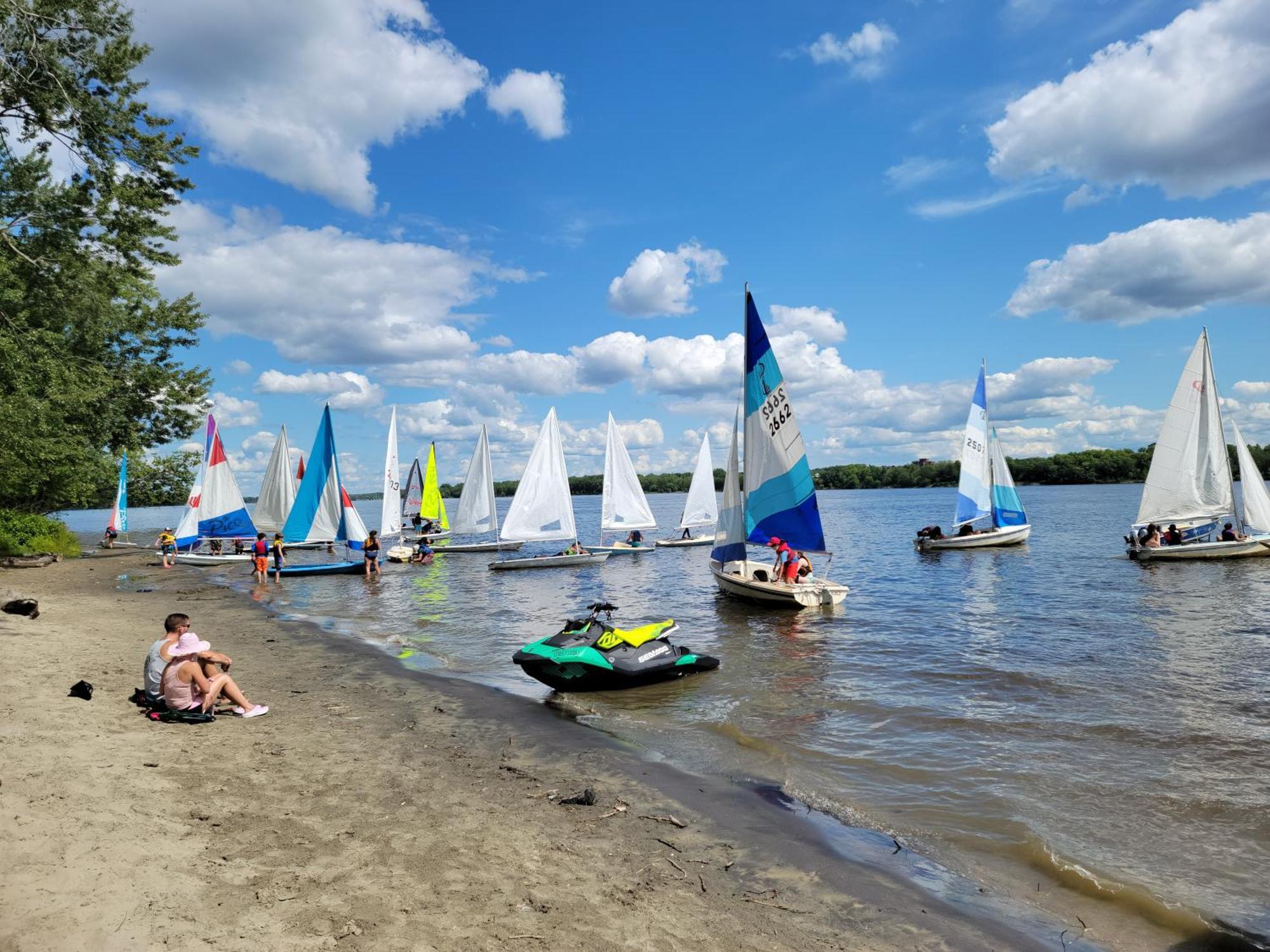 Kokomo Inn Bed And Breakfast Ottawa-Gatineau'S Only Tropical Riverfront B&B On The National Capital Cycling Pathway Route Verte #1 - For Adults Only - Chambre D'Hotes Tropical Aux Berges Des Outaouais Bnb #17542O Eksteriør billede