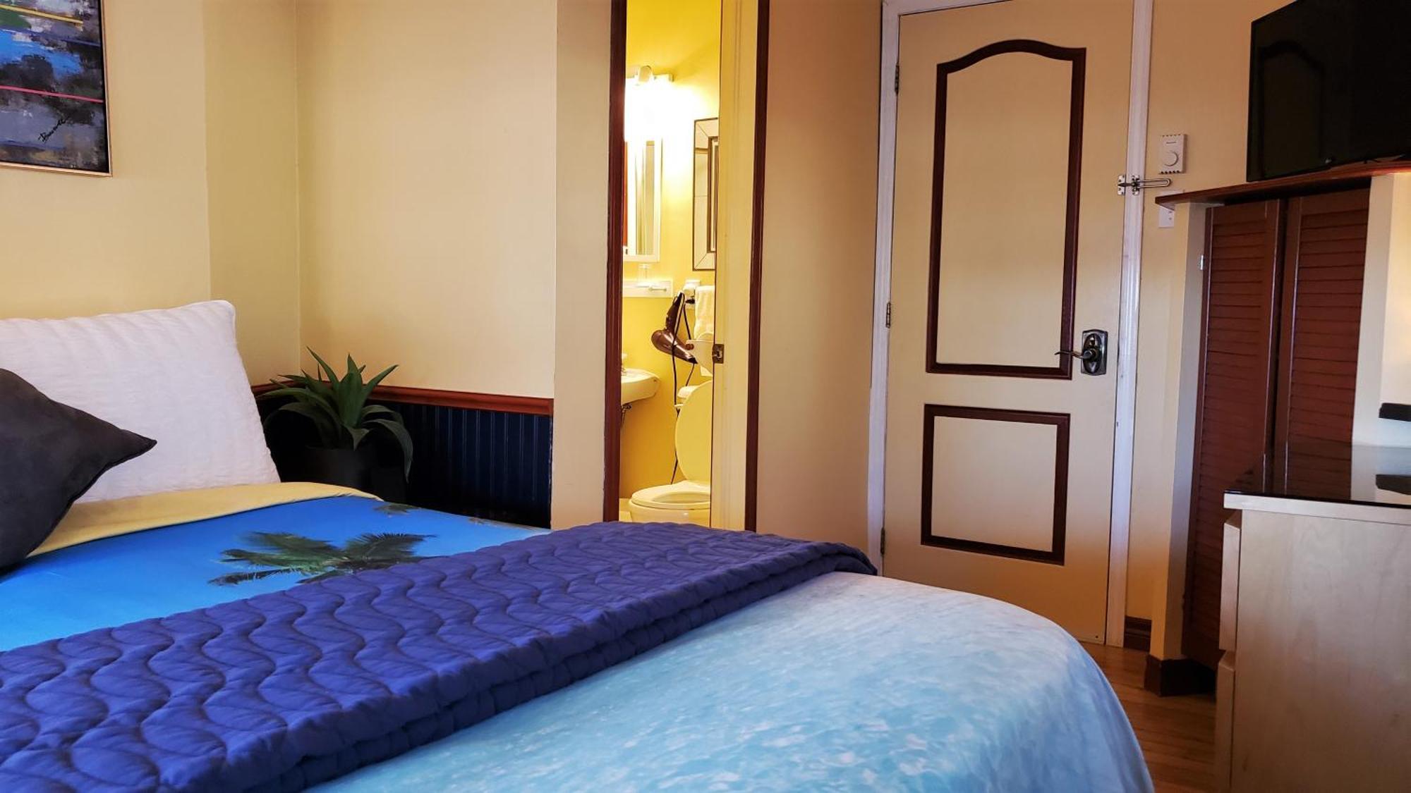 Kokomo Inn Bed And Breakfast Ottawa-Gatineau'S Only Tropical Riverfront B&B On The National Capital Cycling Pathway Route Verte #1 - For Adults Only - Chambre D'Hotes Tropical Aux Berges Des Outaouais Bnb #17542O Værelse billede