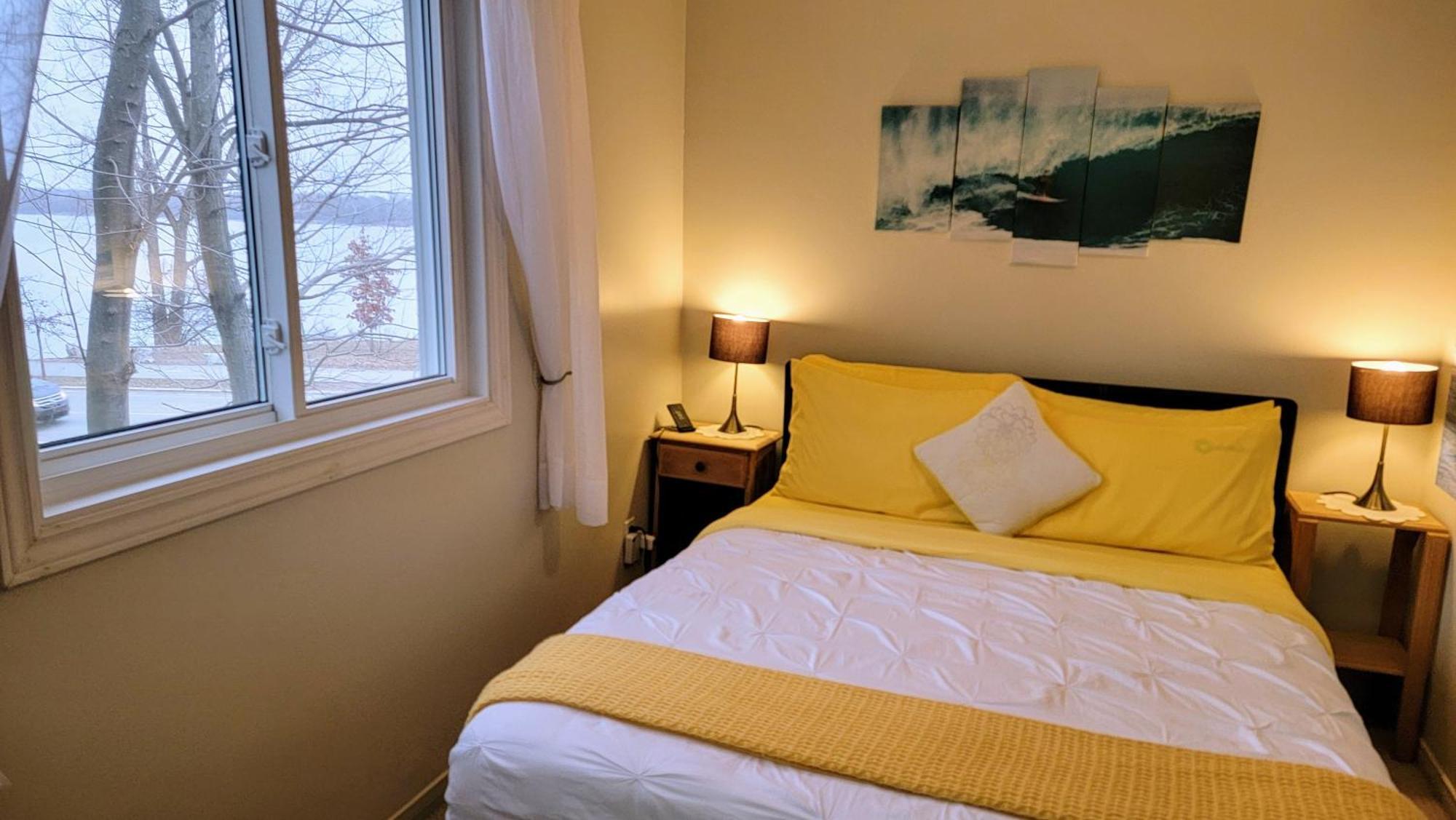Kokomo Inn Bed And Breakfast Ottawa-Gatineau'S Only Tropical Riverfront B&B On The National Capital Cycling Pathway Route Verte #1 - For Adults Only - Chambre D'Hotes Tropical Aux Berges Des Outaouais Bnb #17542O Værelse billede