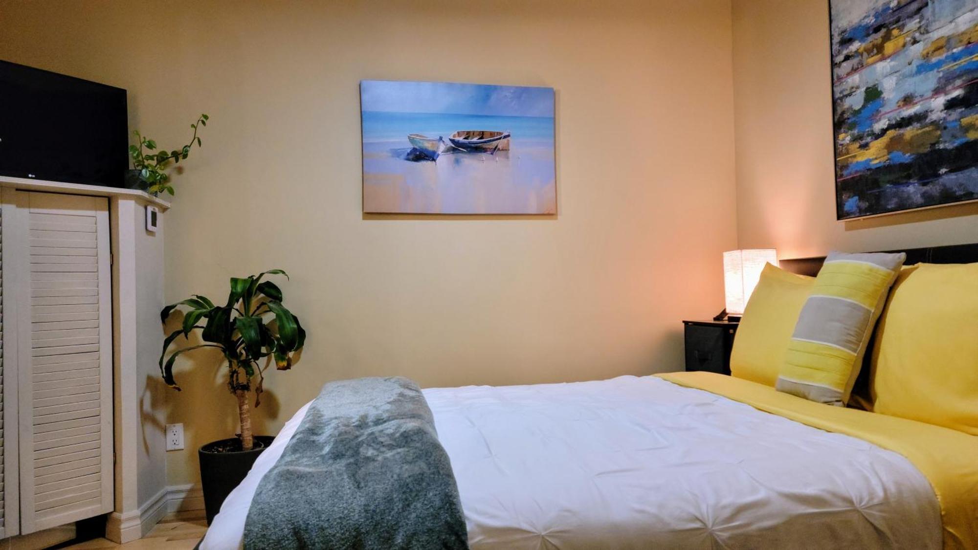 Kokomo Inn Bed And Breakfast Ottawa-Gatineau'S Only Tropical Riverfront B&B On The National Capital Cycling Pathway Route Verte #1 - For Adults Only - Chambre D'Hotes Tropical Aux Berges Des Outaouais Bnb #17542O Værelse billede