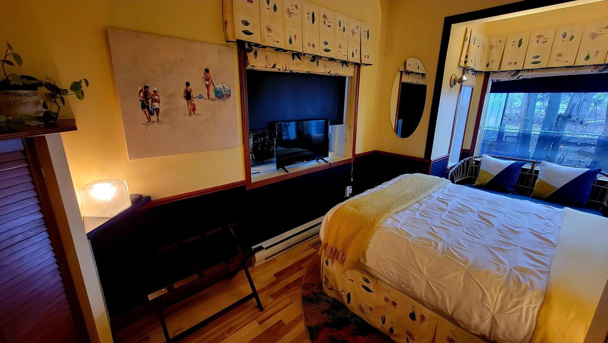 Kokomo Inn Bed And Breakfast Ottawa-Gatineau'S Only Tropical Riverfront B&B On The National Capital Cycling Pathway Route Verte #1 - For Adults Only - Chambre D'Hotes Tropical Aux Berges Des Outaouais Bnb #17542O Værelse billede
