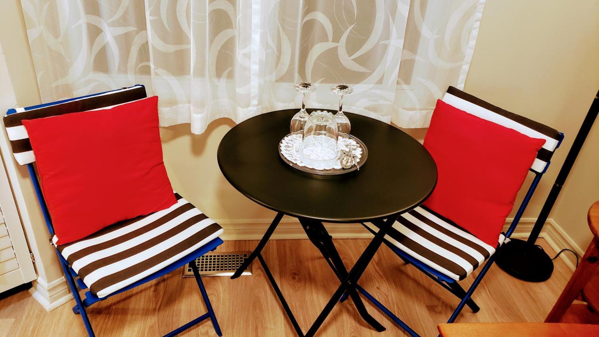 Kokomo Inn Bed And Breakfast Ottawa-Gatineau'S Only Tropical Riverfront B&B On The National Capital Cycling Pathway Route Verte #1 - For Adults Only - Chambre D'Hotes Tropical Aux Berges Des Outaouais Bnb #17542O Værelse billede